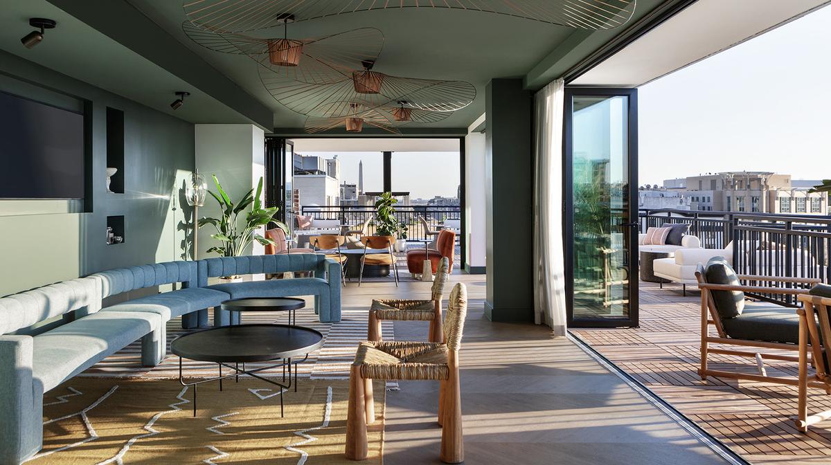 Washington DC Sophisticated Downtown Stay with Rooftop Bar