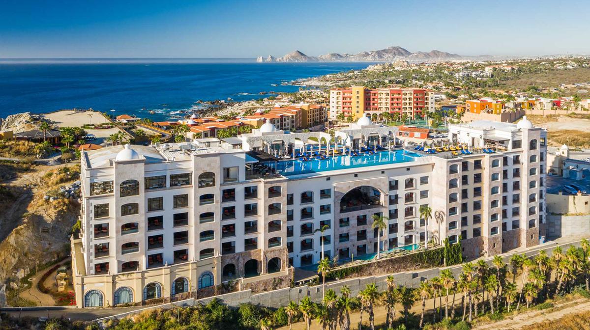 Cabo San Lucas Oceanfront Luxury with Rooftop Pool & Bar