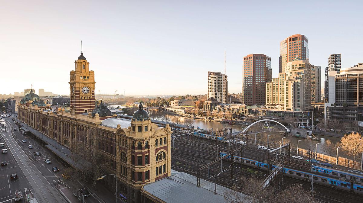 Heritage Escape in the Heart of Melbourne with Onsite Restaurant & Bar