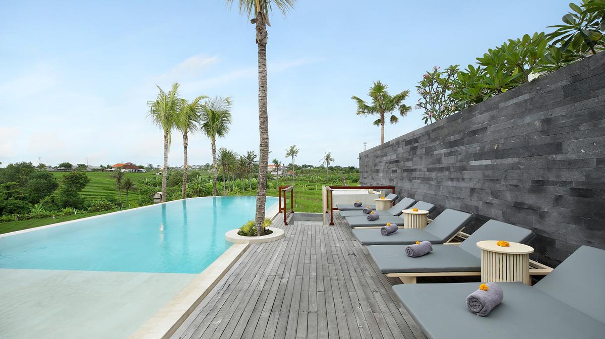 Bali Ultra-Chic Canggu Rice Paddy Retreat with Daily Breakfast & Dinner, Nightly Cocktails & Pool Villa Upgrades