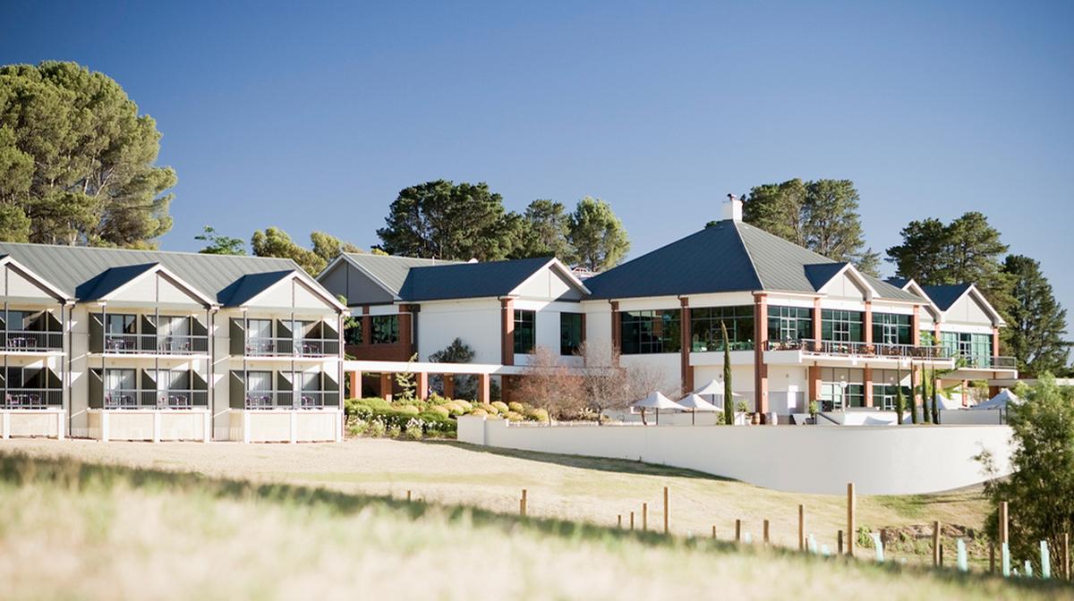 Barossa Valley Escape overlooking Jacob's Creek Vineyard with Daily Breakfast & Wine Tasting