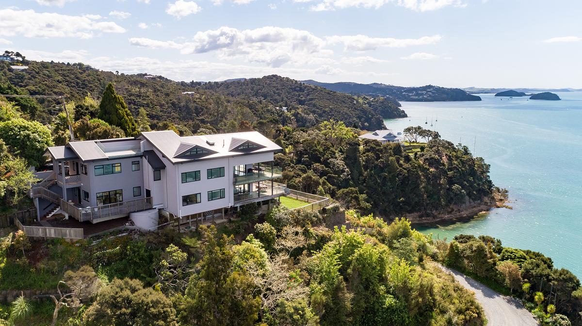 Ocean-View Bay of Islands Luxury Apartment Stay