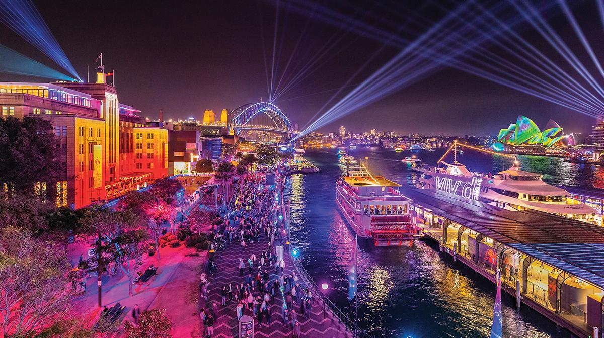 Sydney: 90-Minute Winter Wonderland–Themed Vivid Sydney Cruise with Welcome Drink