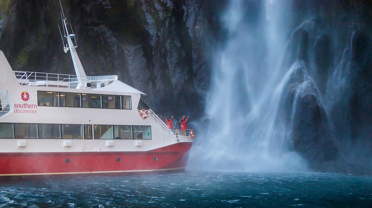 Milford Sound: Nature Cruise with Stirling Falls & Harrison Cove