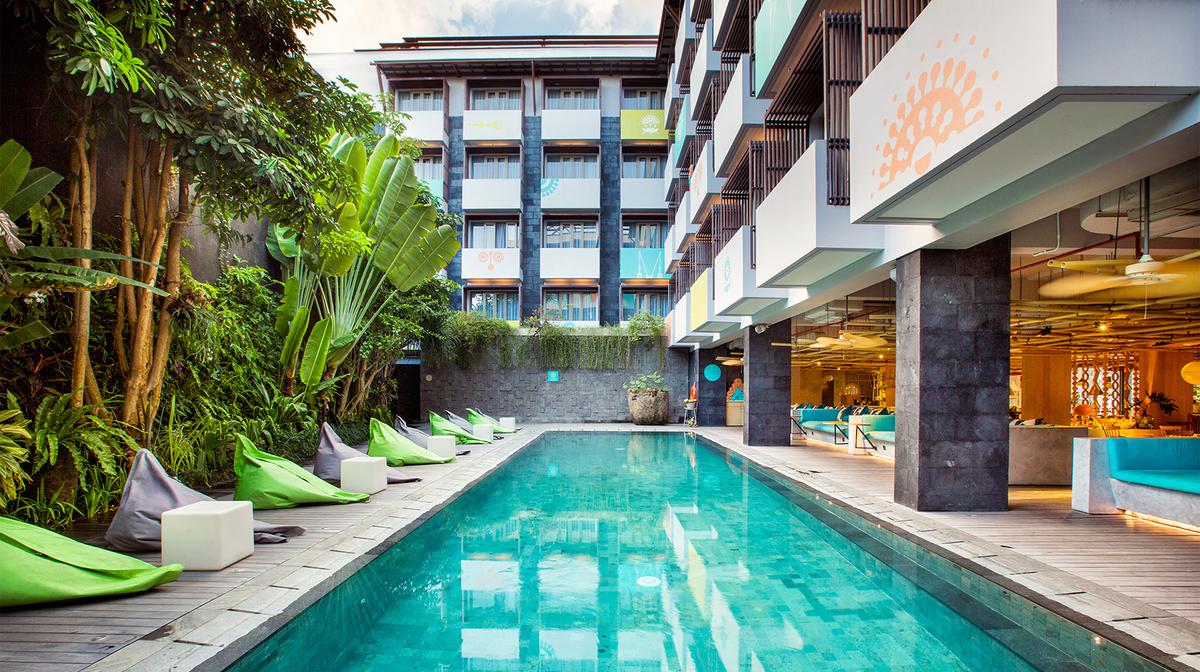 Sunny Seminyak Stay with Daily Breakfast, Daily Cocktails & One-Way Airport Transfer