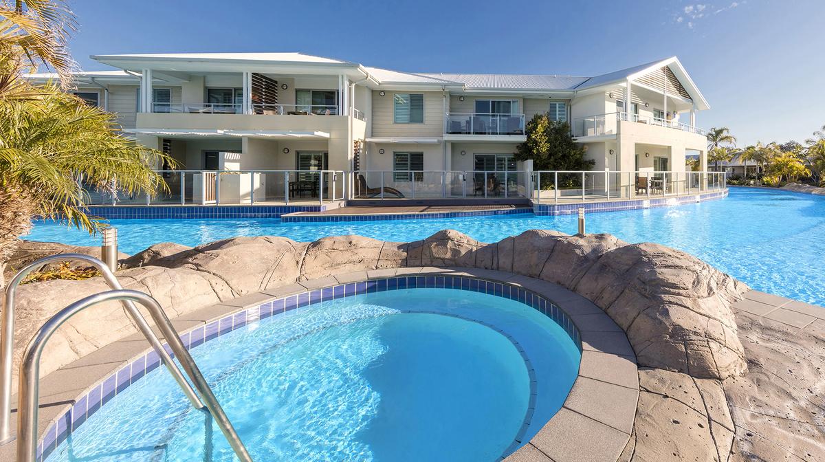 Idyllic Oaks Resort Studio Stay in the Heart of Port Stephens with Tropical Lagoon Pool