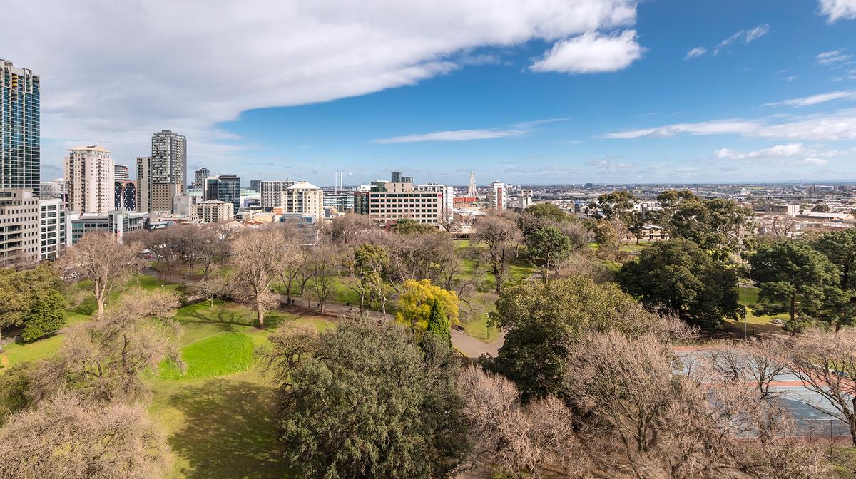 Award-Winning Melbourne Radisson Stay Overlooking Flagstaff Gardens
