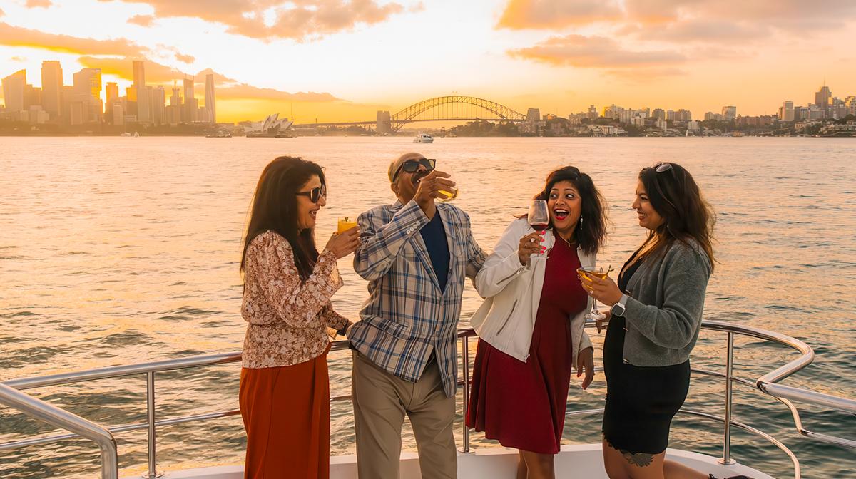 Sydney: 2.5-Hour Sydney Harbour Cruise with Three-Course Dinner & Glass of Bubbles