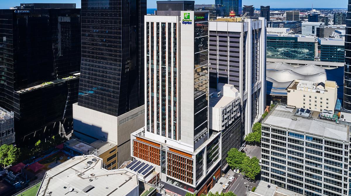 Vibrant Sky-High Stay in Iconic Melbourne Laneway 