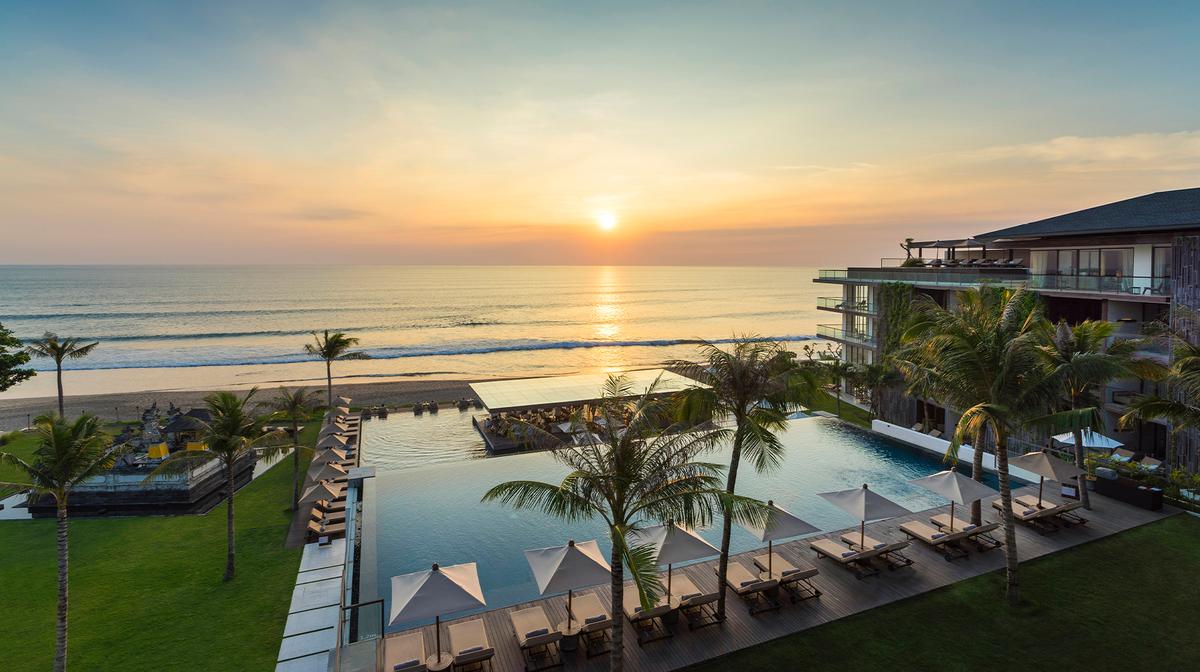 Alila Seminyak Beachfront All-Suite Glamour with Daily Breakfast, Nightly Cocktails, Massages & Gourmet Dining