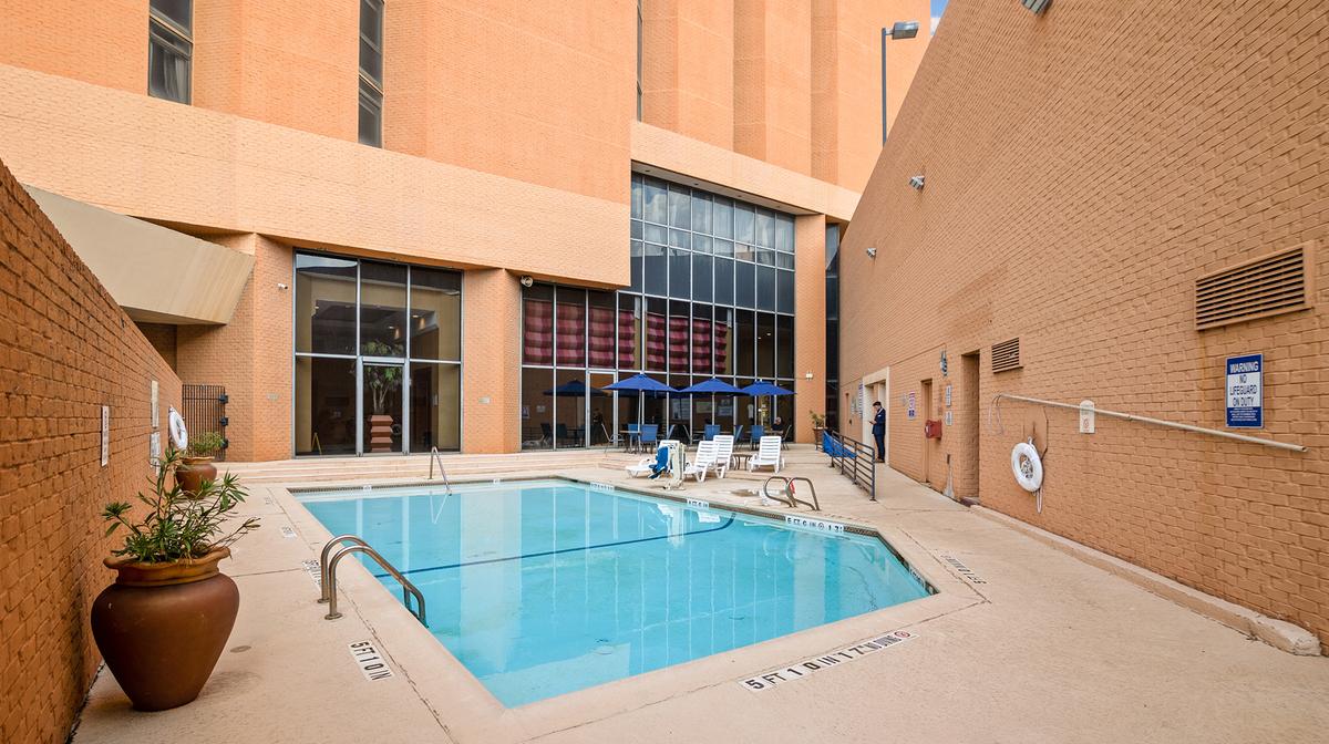 Cosy Downtown Houston Hotel Near The Galleria with Onsite Restaurant 