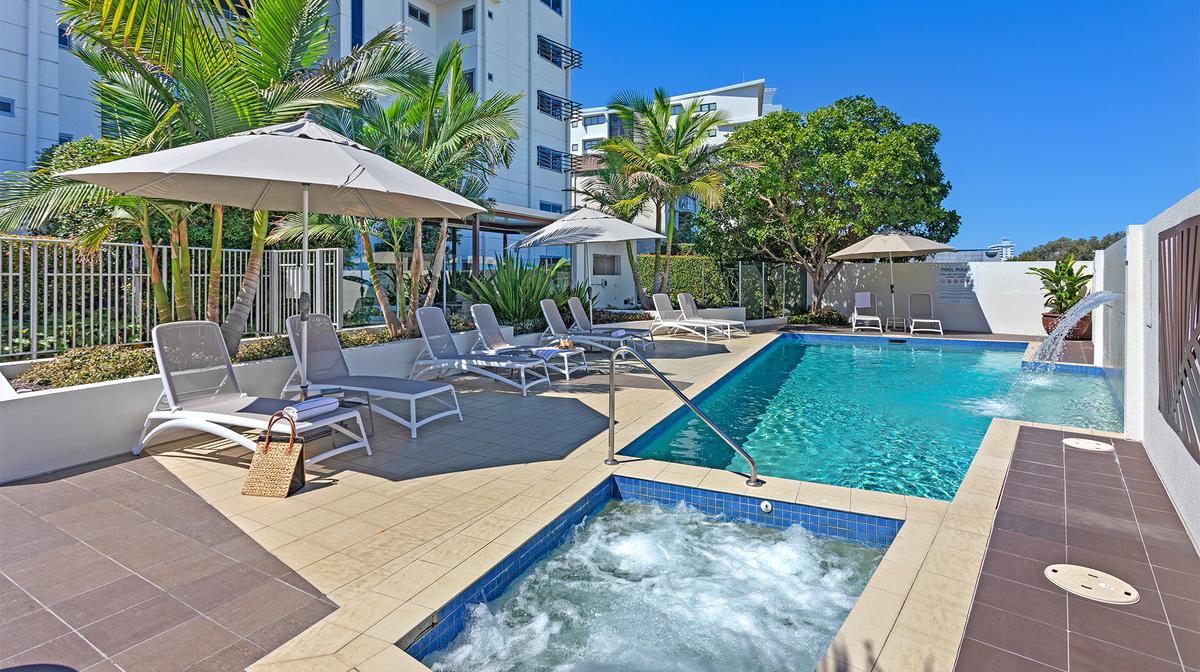Mooloolaba Luxe Apartment Escape Steps from the Beach