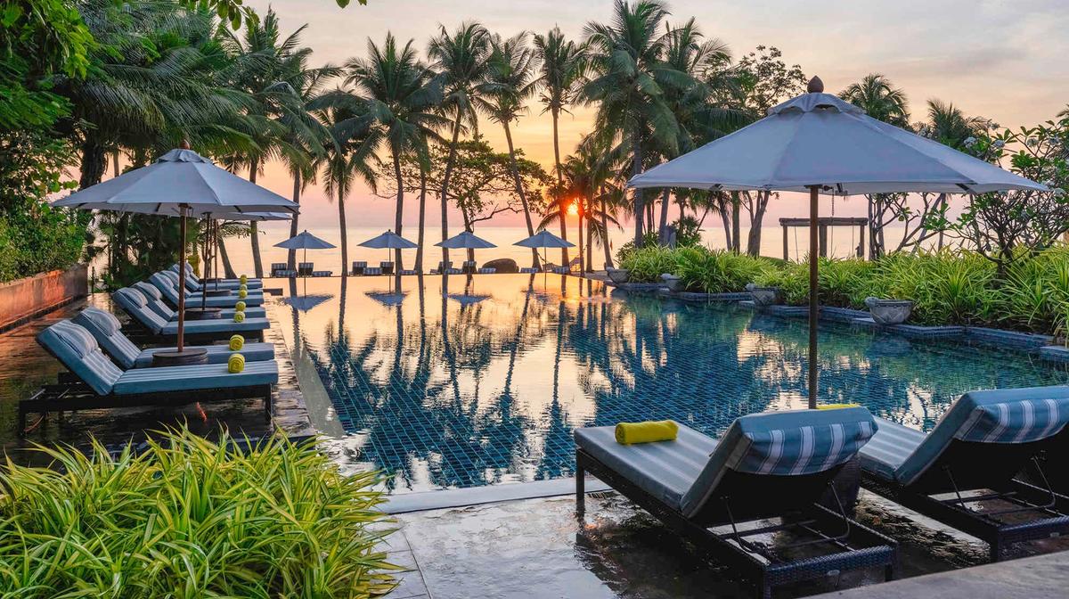 Mvenpick Hua Hin Beachfront Retreat with Daily Breakfast, Daily Lunch or Dinner & Nightly Free-Flow