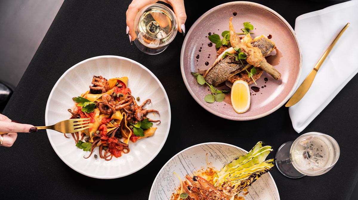 Sydney: Indulge in a Three-Course Dinner with Wine for Two at Five-Star Swissôtel Sydney