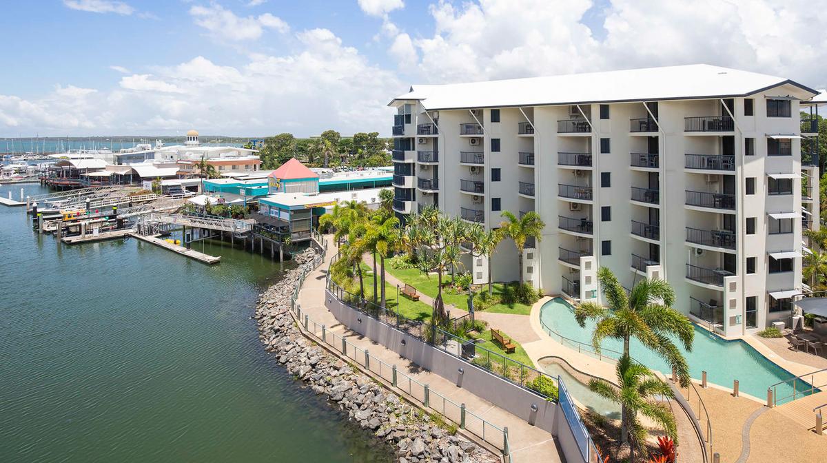 Relaxing Resort Overlooking Hervey Bay with Lagoon Pool & Urangan Marina Access 