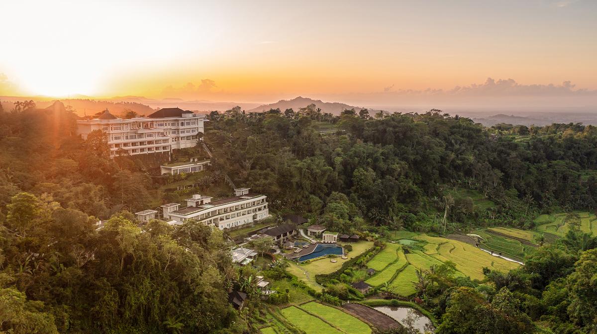 Bali Central Highlands Hilltop Rainforest Retreat with Lagoon Pool