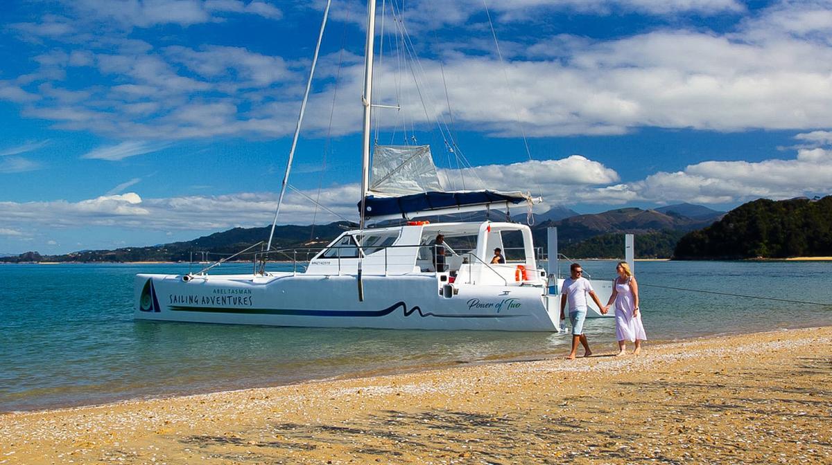 Kaiteriteri: Half-Day Abel Tasman Afternoon Cruise, Self-Guided Walk & Sailing Experience with Water Taxi Ride