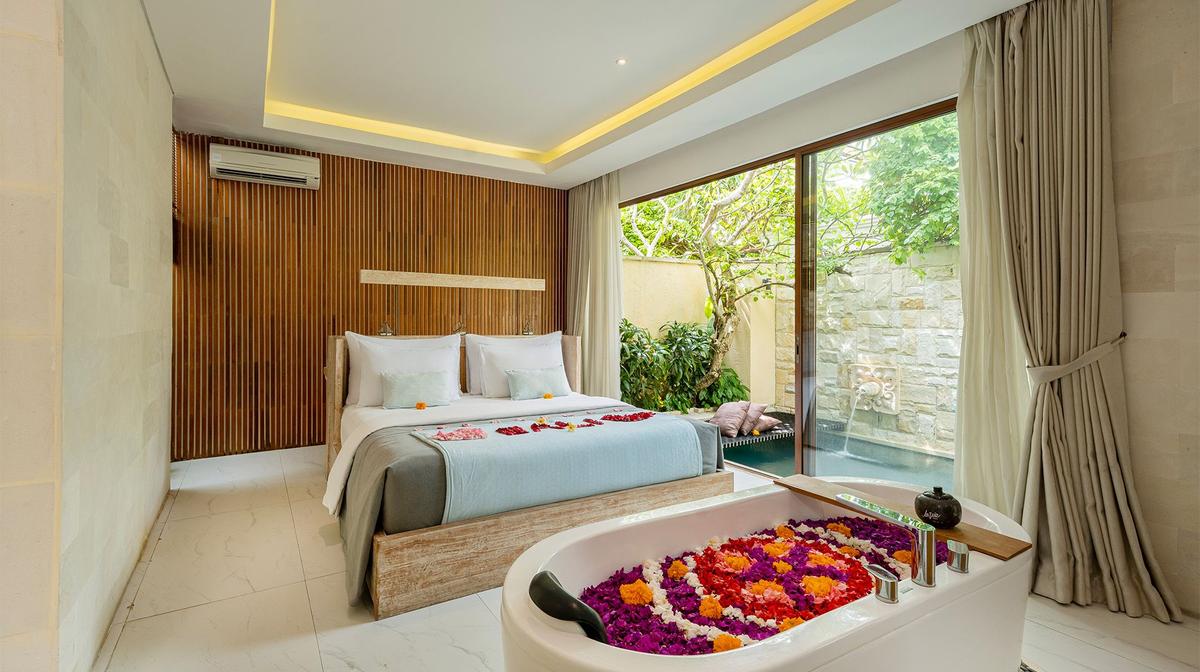Romantic Legian Villas with Private Pools, Daily Breakfast, Massages & Cocktails