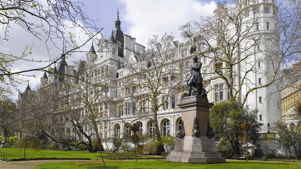 London Heritage Grandeur on the River Thames with Daily Breakfast