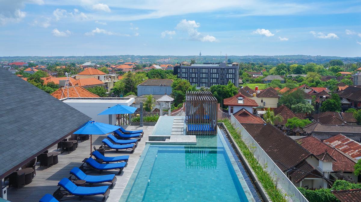 Stylish Bali Retreat in Jimbaran with Daily Breakfast, Daily Lunch or Dinner & Roundtrip Airport Transfers