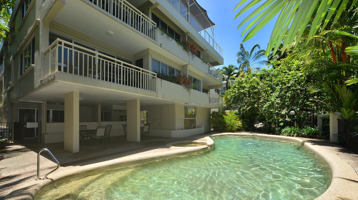Tropical Port Douglas Self-Contained Apartments near Four Mile Beach