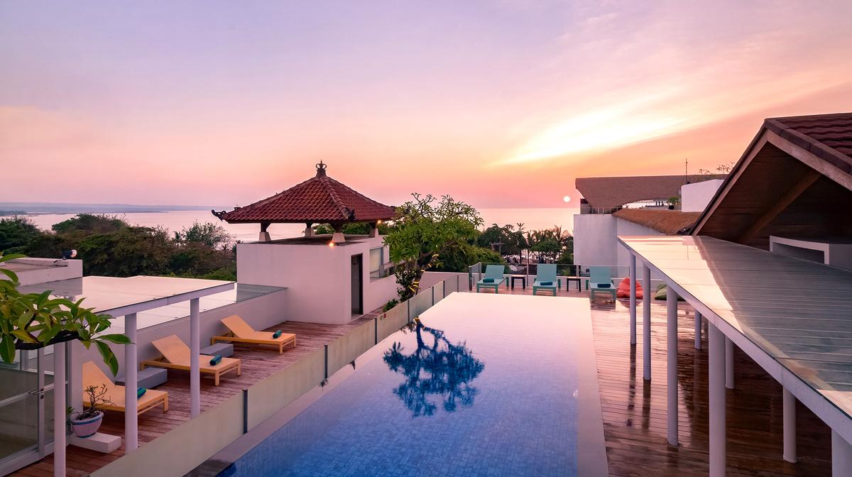 Bali Getaway near Kuta Beach with Daily Breakfast, Nightly Beers & Rooftop Pool