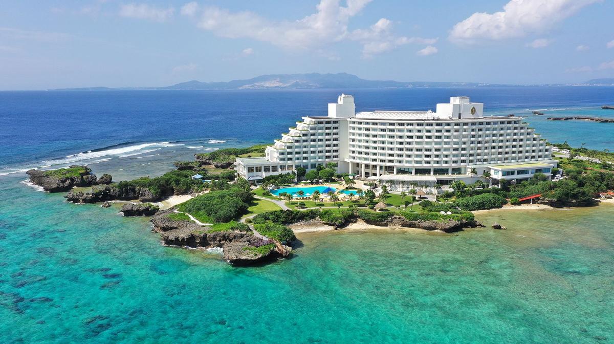 Okinawa Beachfront Retreat with Club Lounge Access, Daily Breakfast & Guaranteed Ocean Views