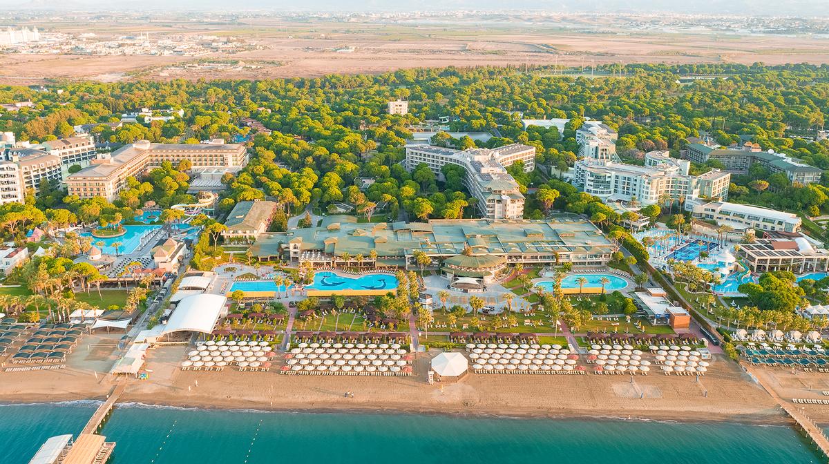 Türkiye Riviera Five-Star Beachfront All-Inclusive Resort with Daily Dining, Free-Flow Drinks & Onsite Waterpark 