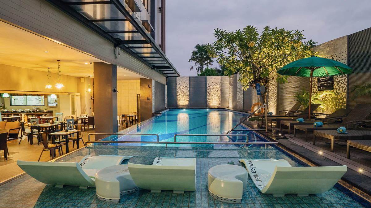 Bali Modern Seminyak Stay near Batu Belig with Daily Breakfast & Nightly Cocktails