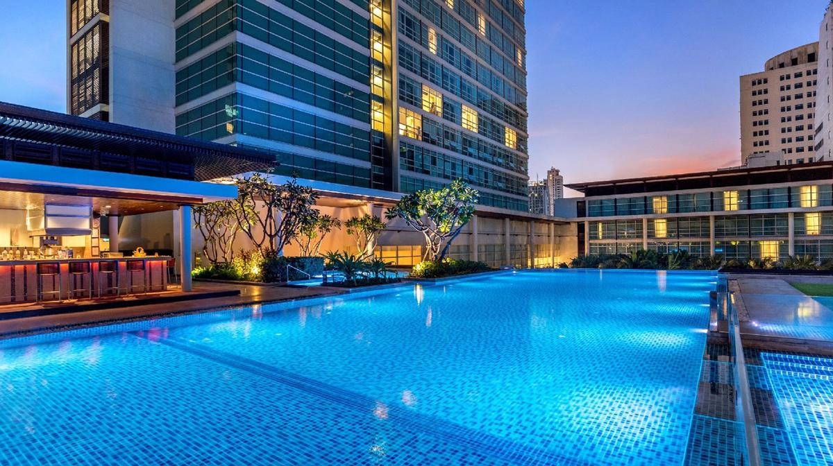 Modern Bangkok City Break with Daily Breakfast, Club Access & Skywalk Experience