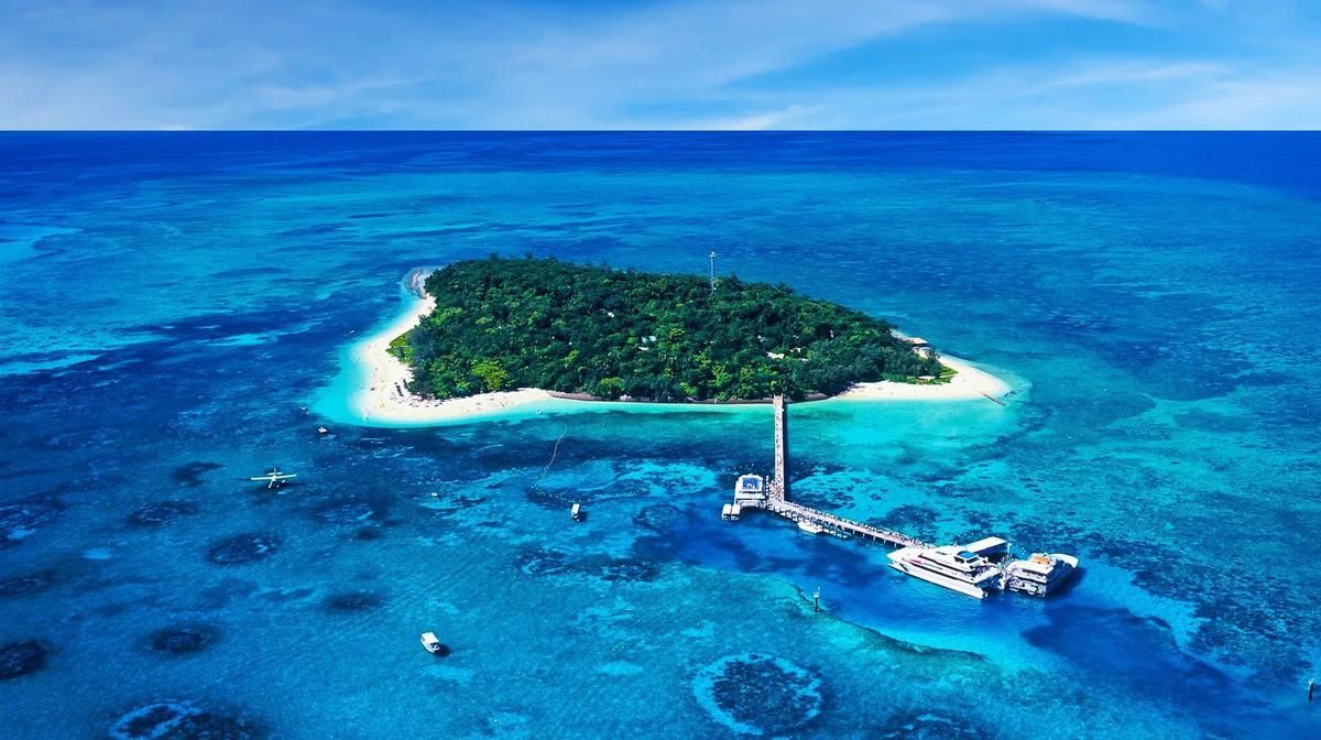 Queensland Green Island Private Eco-Retreat with Daily Breakfast, Nightly Drinks & Full-Day Great Barrier Reef Cruise