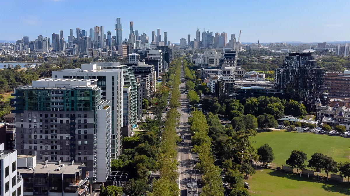 Convenient Melbourne Stay near Albert Park & St Kilda with Guaranteed Late Checkout