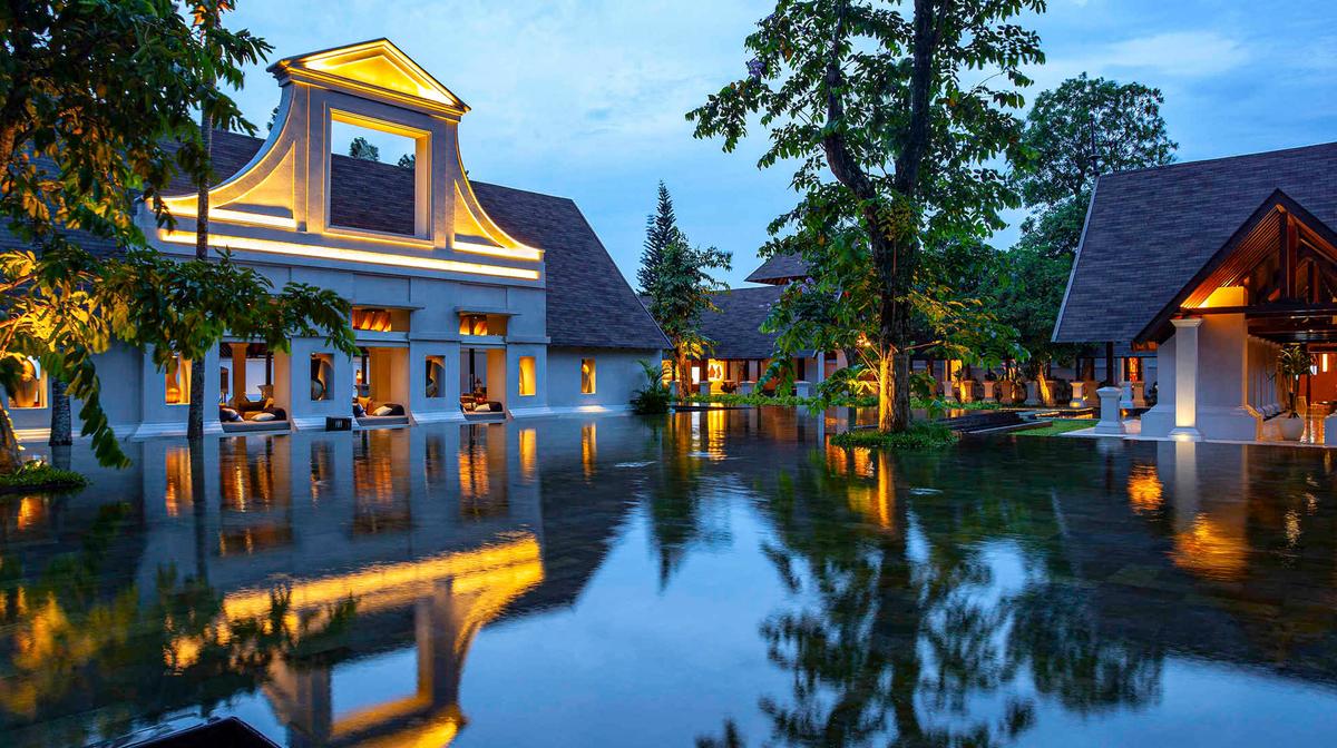 Jakarta Jungle Elegance with 18-Hole Golf Course, Two Restaurants & Outdoor Pool