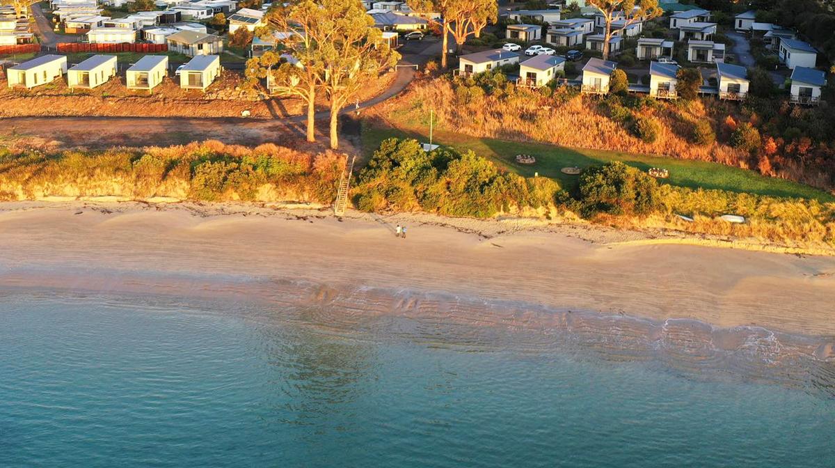 Tasmania Beachfront Chalet Stay in the Heart of the Freycinet Coast