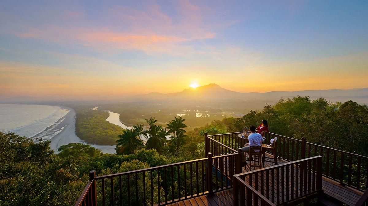 Borneo Shangri-La Beachfront Paradise in Kota Kinabalu with Daily Breakfast, Seaview Room Upgrade & Nightly Drinks