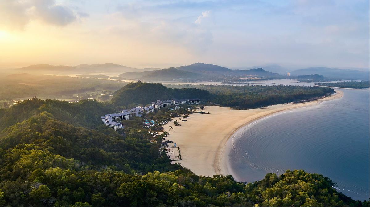 Five-Star Kota Kinabalu Shangri-La Beachfront Paradise with Daily Breakfast, Airport Transfer & Seaview Room Upgrade