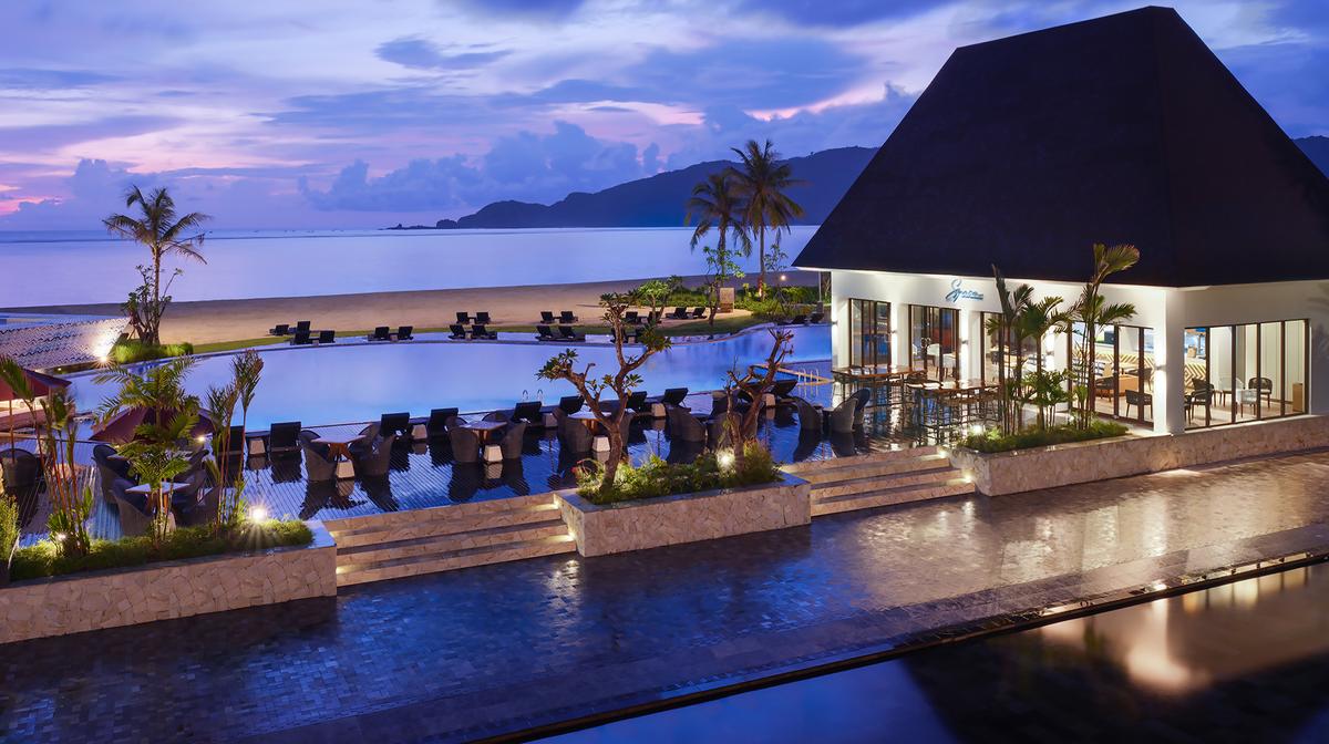  Beachfront Pullman Lombok Escape with Daily Breakfast, Nightly Dinner, Nightly Drinks & Roundtrip Airport Transfers