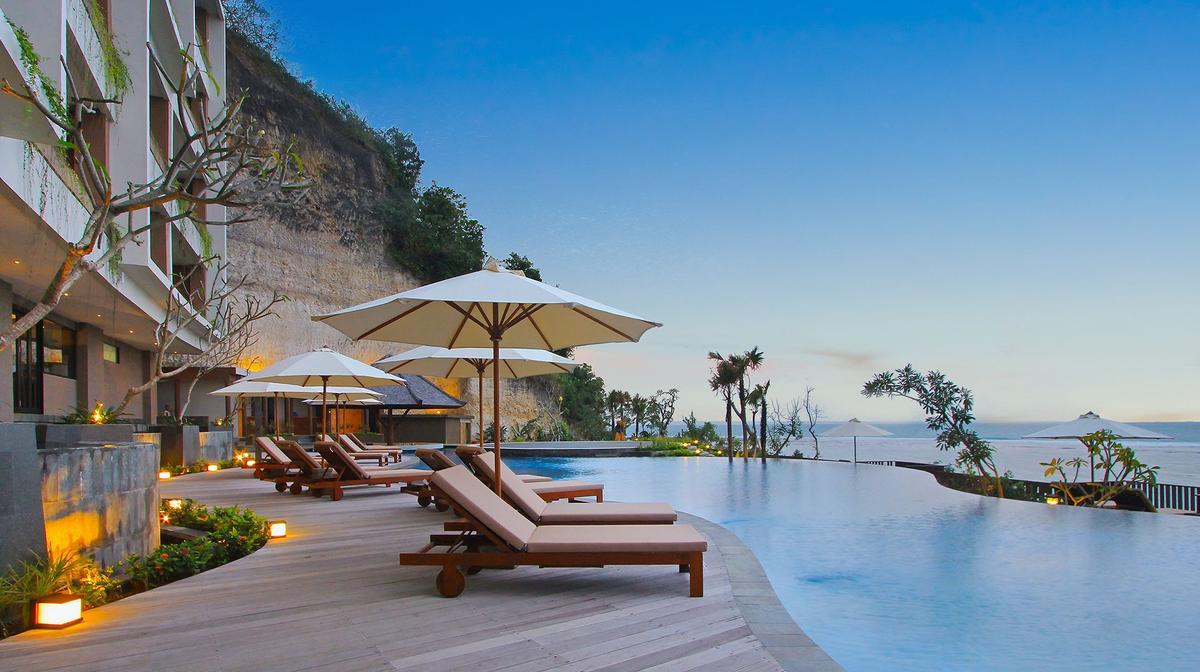 Clifftop Nusa Dua Ocean-View Suites & Villas with Daily Breakfast, Lunch or Dinner & Massages