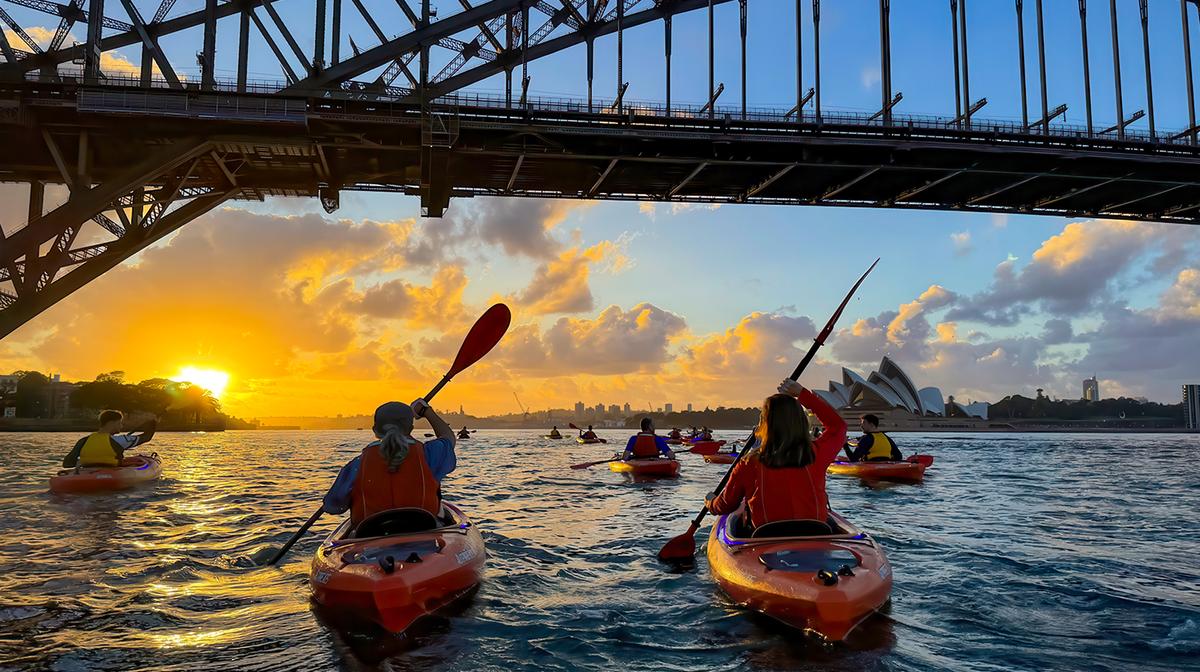 Sydney: Two-Hour Sydney Harbour Sunset, Sunrise or Mid-Morning Kayak Tour