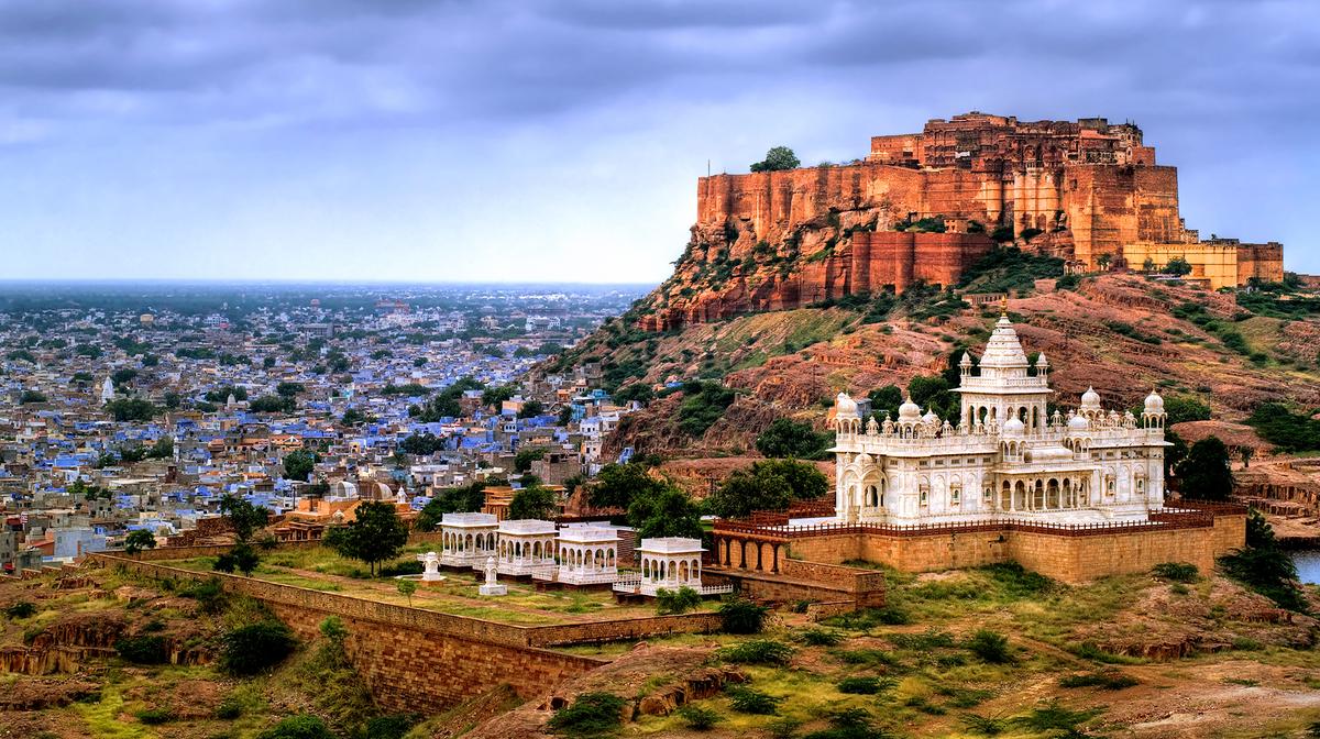 Colours of Rajasthan Tour with Handpicked Accommodation, Taj Mahal Visit, Lake Cruise, Delhi Tour & Fort Khejarla Stay