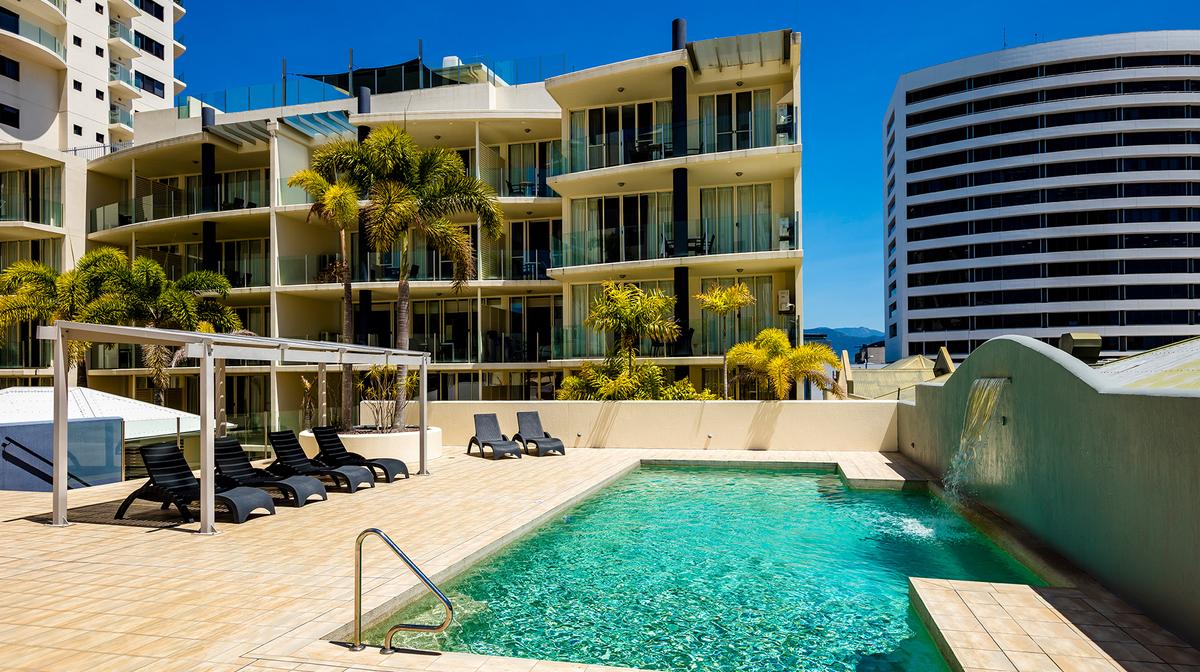 Top-Rated Waterside Apartment Escape in the Heart of Cairns with Welcome Drinks & Late Checkout