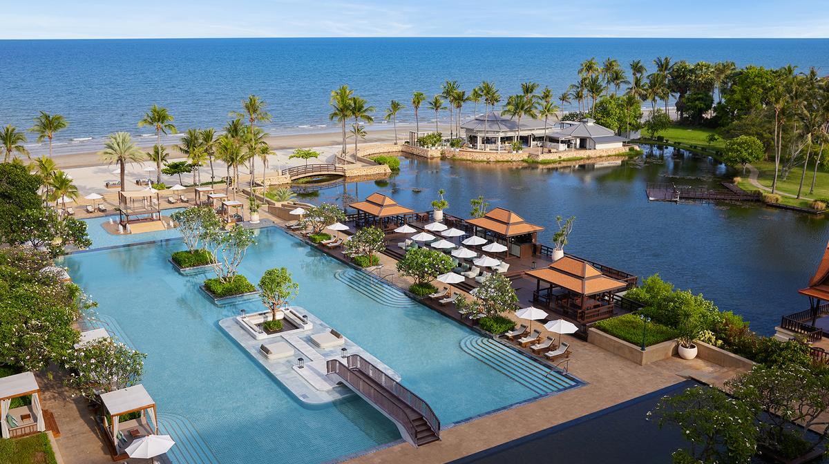 Thailand City to Surf: Bangkok & Hua Hin Luxury Bundle with Daily Dining & Evening Cocktails