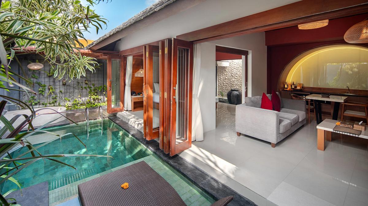 Secluded Seminyak Private Pool Villas with Daily Breakfast, Daily Choice of Lunch or Dinner & Nightly Cocktails 