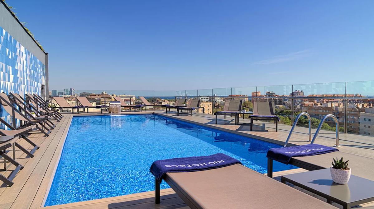 Stylish Barcelona Marina Stay with Rooftop Pool & Bar Overlooking Olympic Village