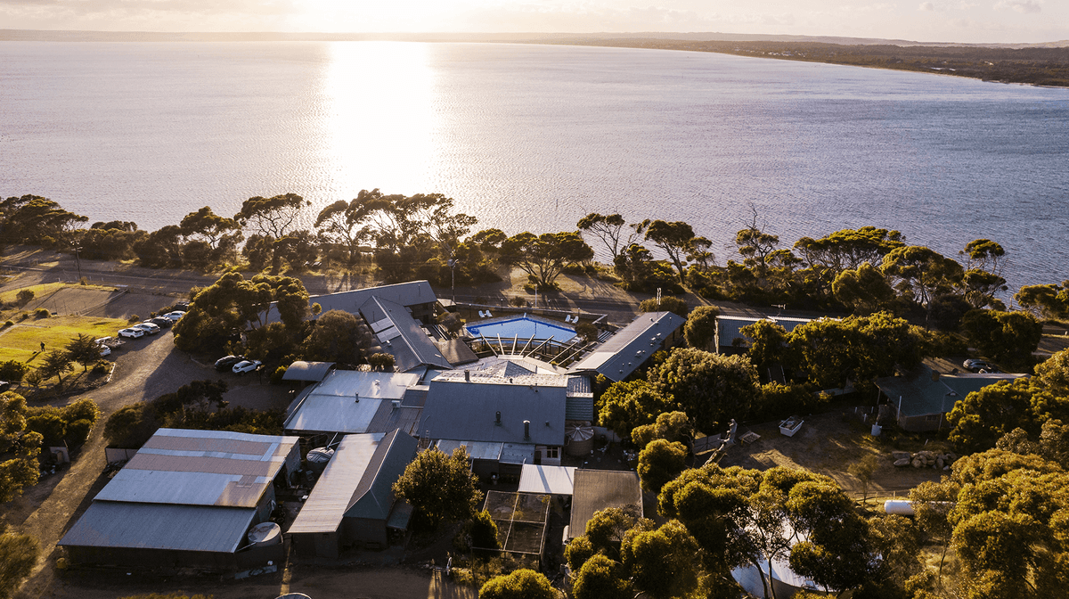 Boutique Kangaroo Island Waterfront Retreat with Daily Breakfast