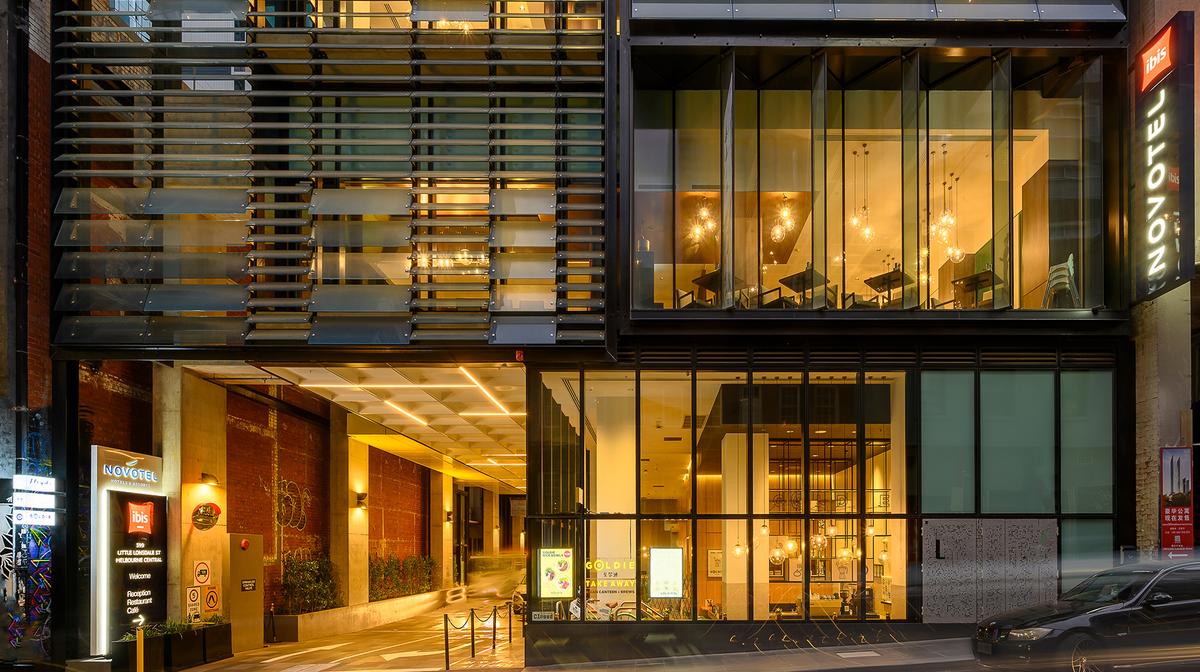 Contemporary Melbourne CBD Stay near Bourke Street Mall with Daily Breakfast & Welcome Drink