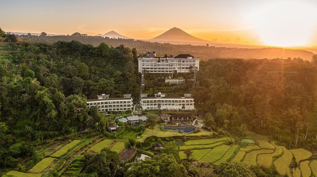 Bali Central Highlands Hilltop Rainforest Retreat with Daily Breakfast, Lunch or Dinner & Nightly Cocktails 