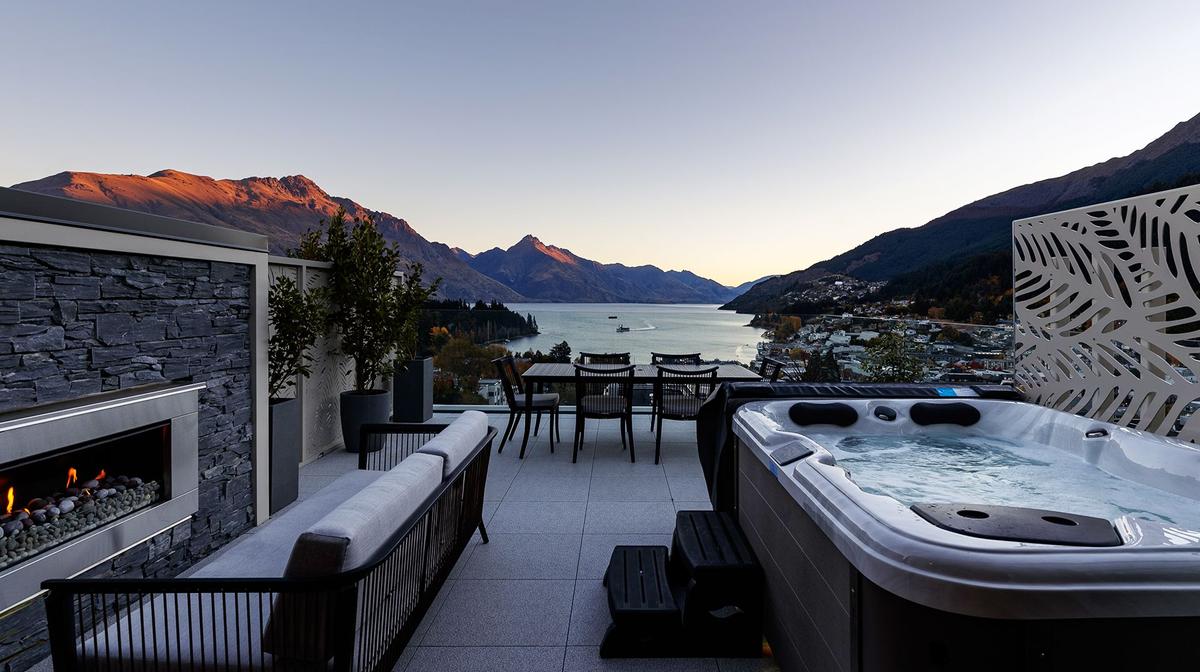 Five-Star Boutique Queenstown Retreat Overlooking Lake Wakatipu