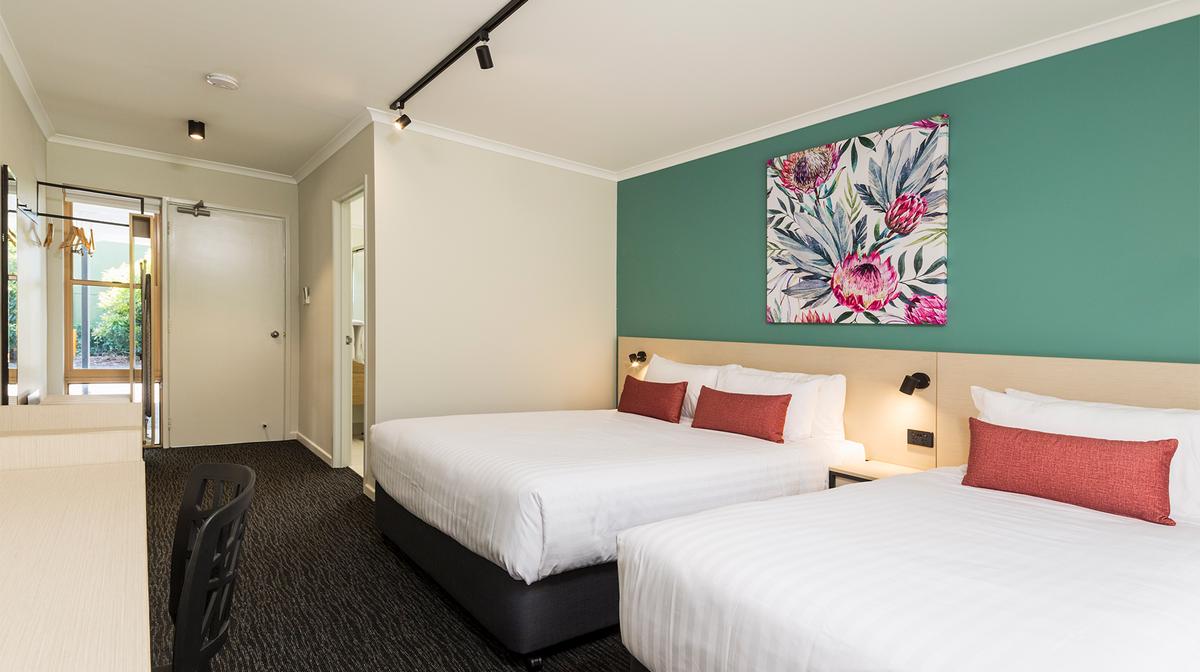 Tropical Cairns Stay 10 Minutes from the Marina with Steakhouse, Sports Bar & A$50 Dining Credit