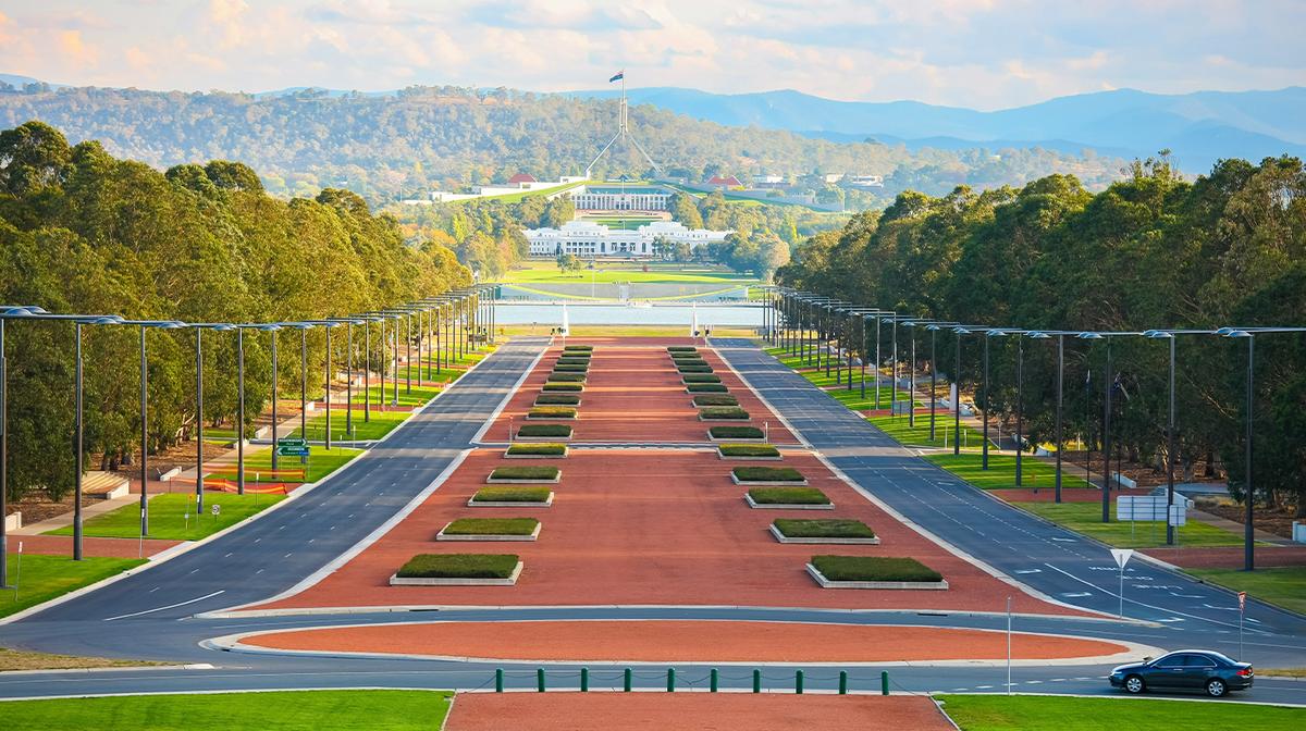 Canberra: Full-Day Canberra Tour with International Buffet Lunch